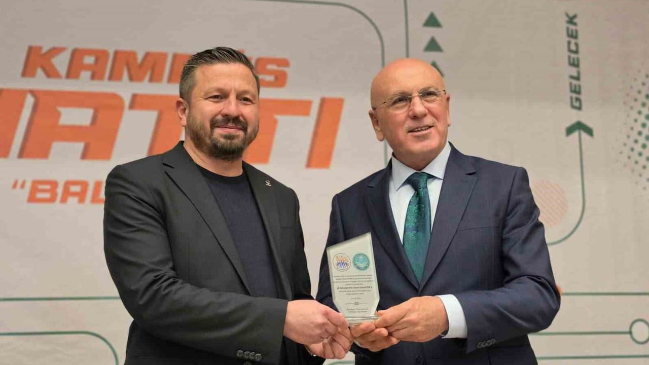 Öğrencilerle buluşan milletvekilleri Türkiye yüzyılı hedeflerini paylaştı