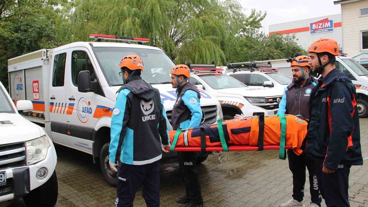 Öğrencilerle hazırlık: Bingöl'de 364 okulda deprem tatbikatı