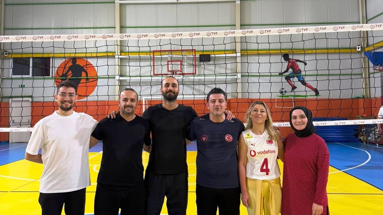 Öğretmenler filede el ele: Körfez'de 32 takım şampiyonluk için yarışıyor