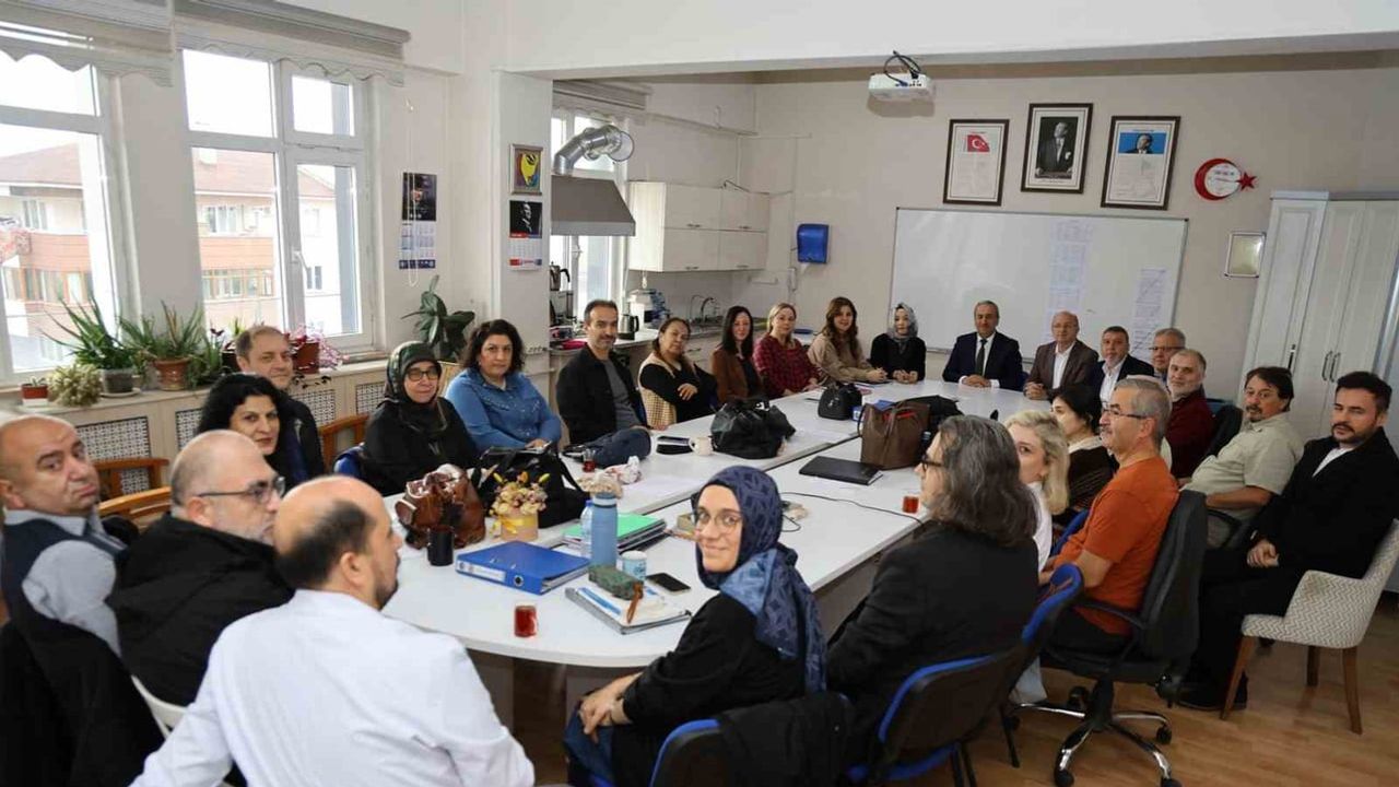 Öğretmenlerle buluşmada eğitim öncelikleri ve iş birliği vurgusu: Nevzat Akbaş açıklamalarda bulundu