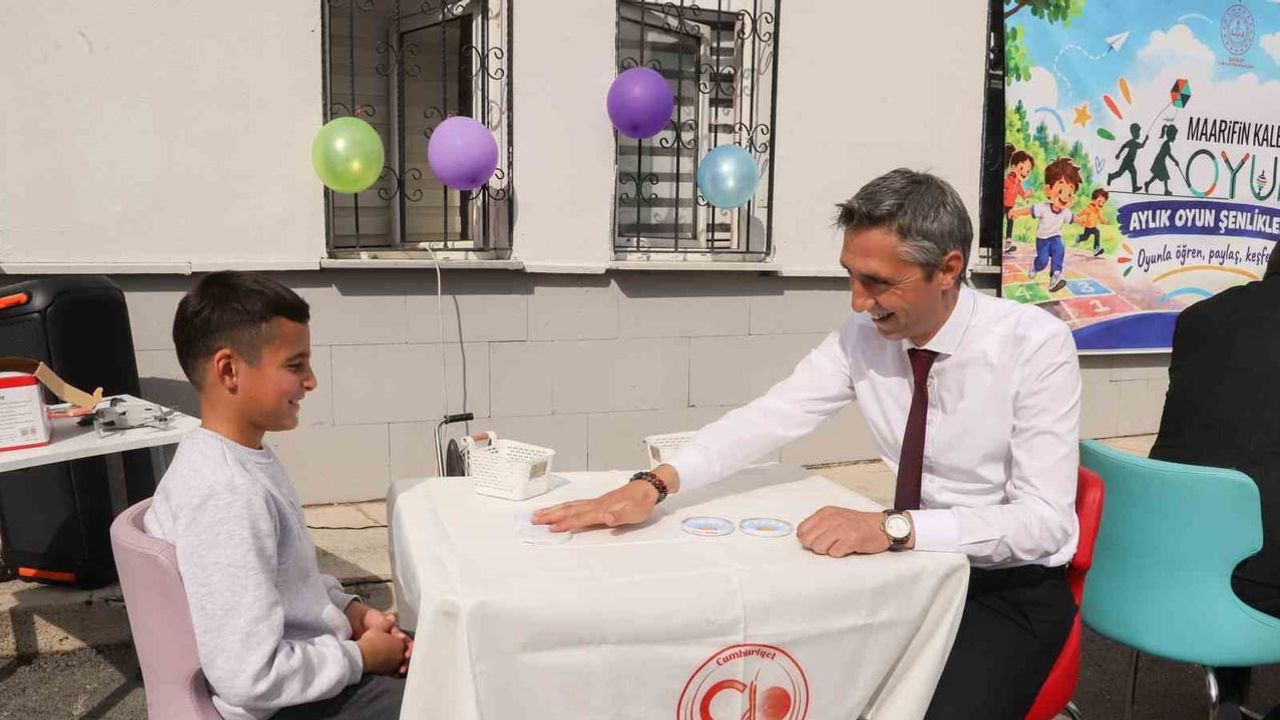 Okul bahçesinde geçmişten geleceğe oyunla öğrenme günü