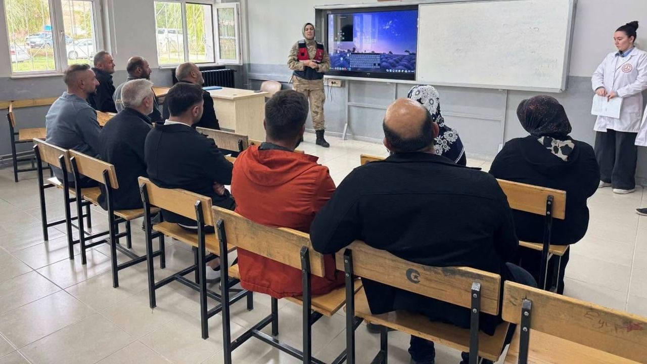 Okul çevrelerinde geniş güvenlik seferberliği: Erzincan jandarması eğitim güvenliğini güçlendiriyor