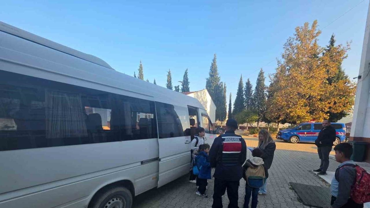 Okul çevrelerinde güvenlik denetimi: jandarma 10 okulda önleyici uygulama gerçekleştirdi