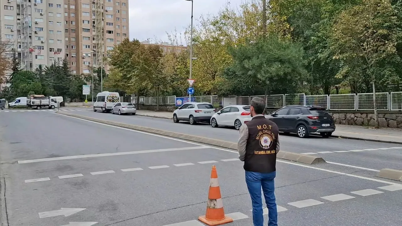 Okul çevresine güvenlik kalkanı: Ataşehir'de polis denetimi