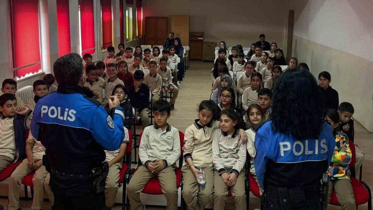 Okul güvenliği öğretildi: ÇOGEP destekli 'Hep Birlikte Güçlüyüz' projesiyle 218 öğrenciye eğitim