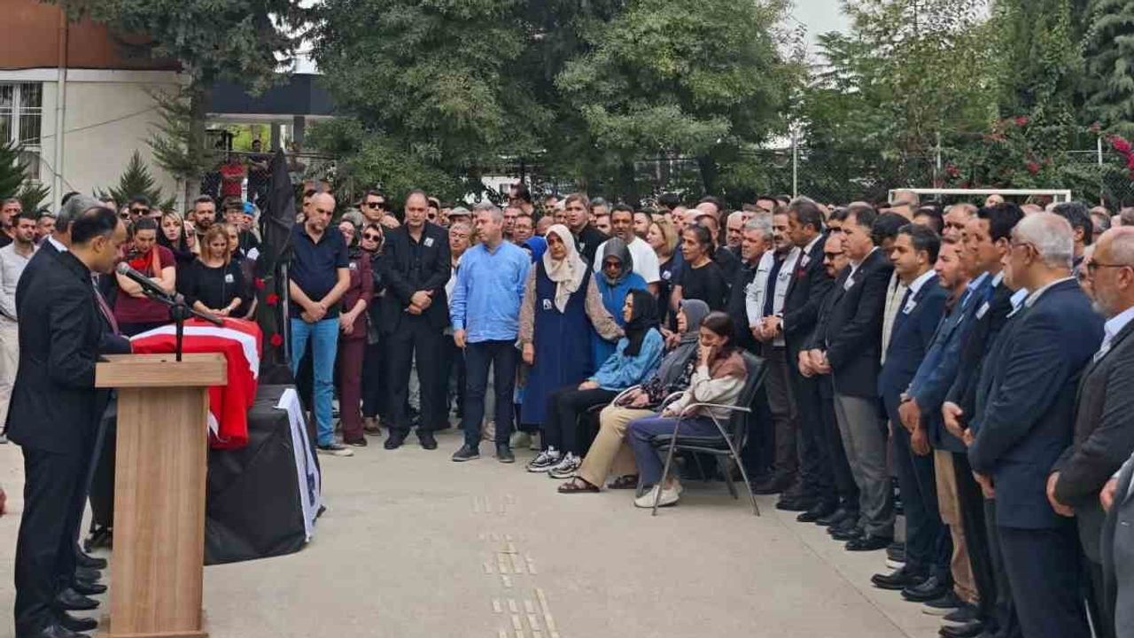 Okul müdürü uğurlandı: Murat Yurtsever Selim Nevzat Şahin Anadolu Lisesi'nde anıldı