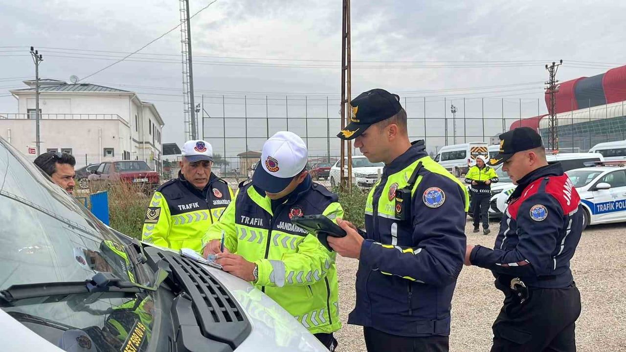 Okul servislerinde güvenlik teyidi: Çorum'da kapsamlı denetim