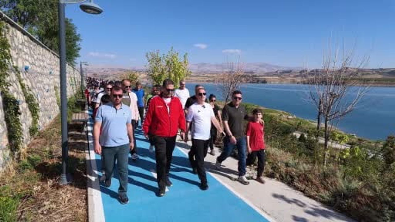 Okuldan parkura: Kahta'da 160 kişi sağlıklı yaşam için yürüdü