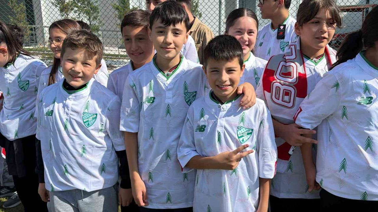 Okuldan tribüne: 40 öğrenci Boluspor'la unutulmaz bir gün geçirdi