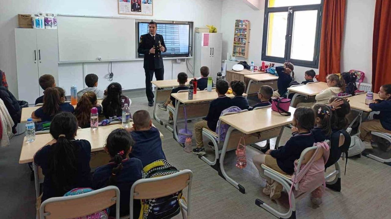 Okullarda denizcilik bilinci: Sahil Güvenlik öğrencilerle buluştu