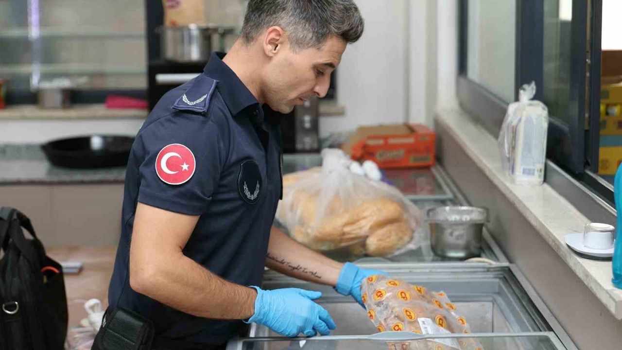 Okullarda güvenlik ve hijyen denetimi: Merkezefendi zabıtası görev başında