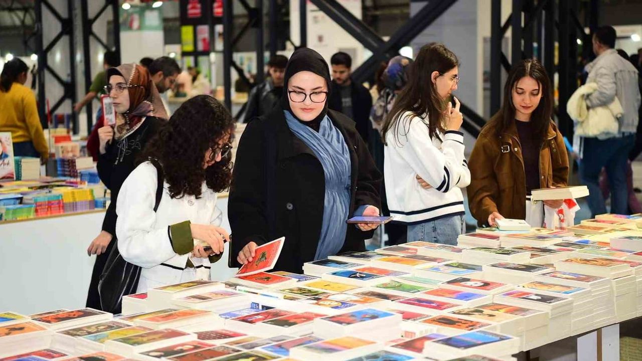 Okurlardan övgü: Malatya kitap fuarı yeniden canlanmanın simgesi