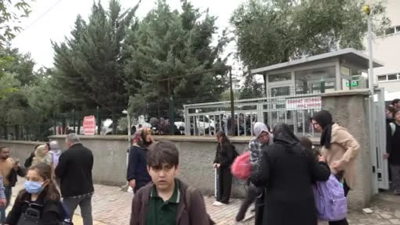 Onikişubat'ta inşaat kaynaklı koku paniği: 20 öğrenci tedbirle hastaneye götürüldü