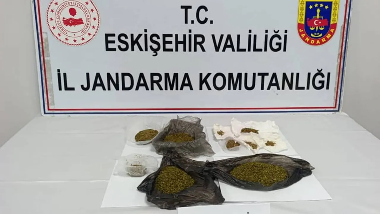 Önleyici devriyede dikkat çeken araçta 174 gram bonzai bulundu