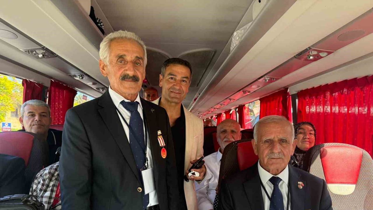 Onurlu adımlarla KKTC'de hasret giderdiler