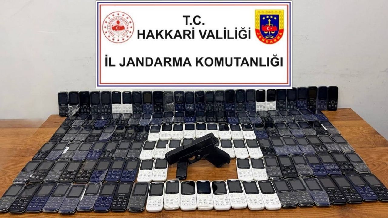 Operasyon Şemdinli'de: 142 kaçak cep telefonu ve ruhsatsız tabanca ele geçirildi