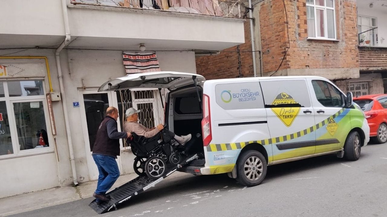 Ordu’da engelsiz taksiyle özel bireylerin ulaşımı kolaylaşıyor