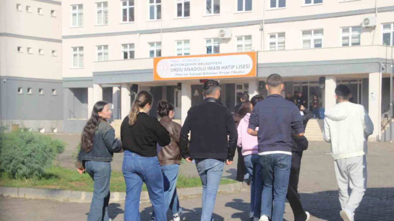 Ordu’da son saniyede yetişen adayların sınav koşusu