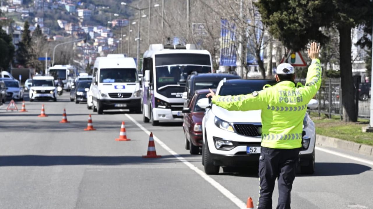 Ordu'da yoğun trafik denetimleri: binlerce araç ve sürücüye işlem yapıldı