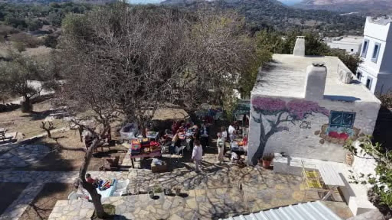 Örgüyle sokakları gölgeliyorlar: Bodrum'da 53 metre motifli gölgelik