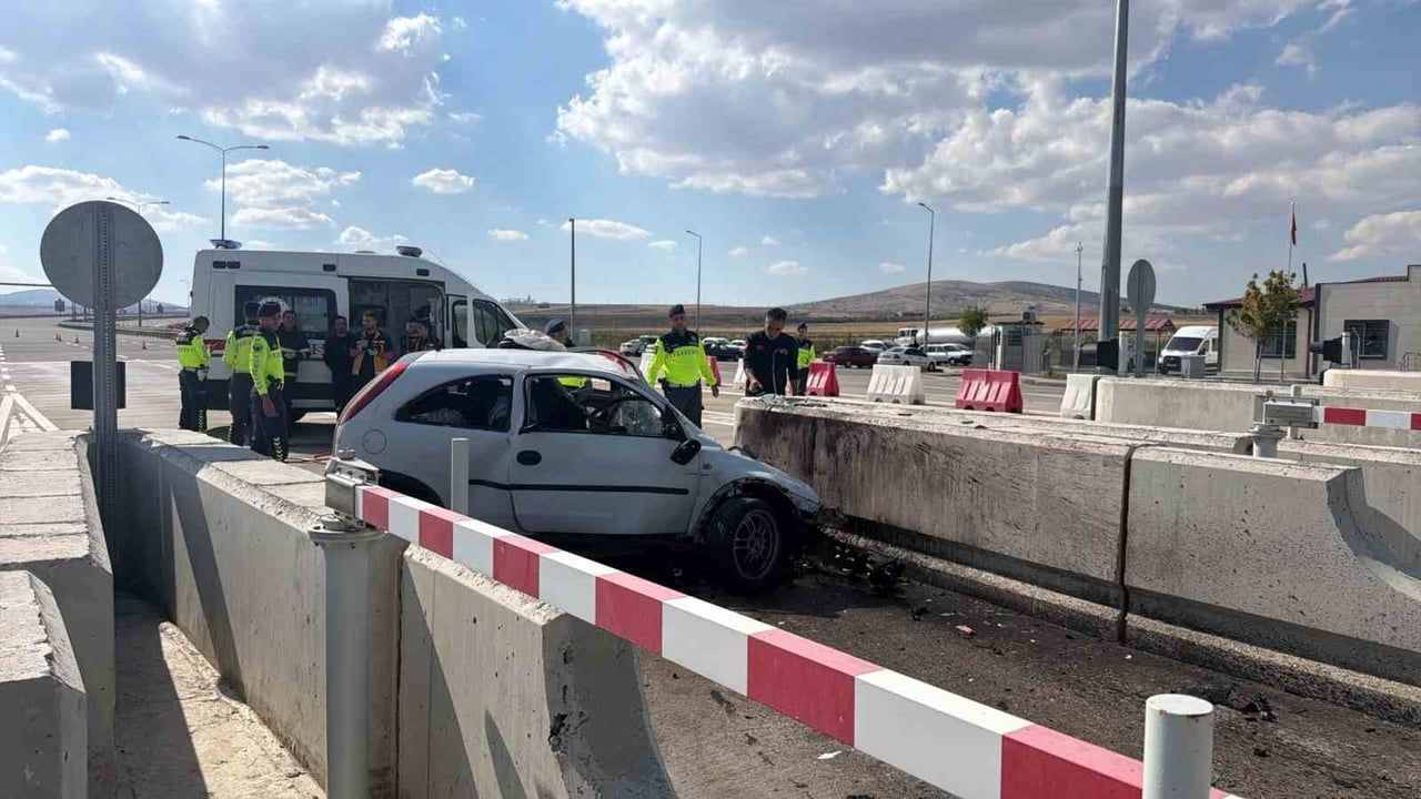 Ortaköy gişelerinde bariyere çarpan sürücü hayatını kaybetti