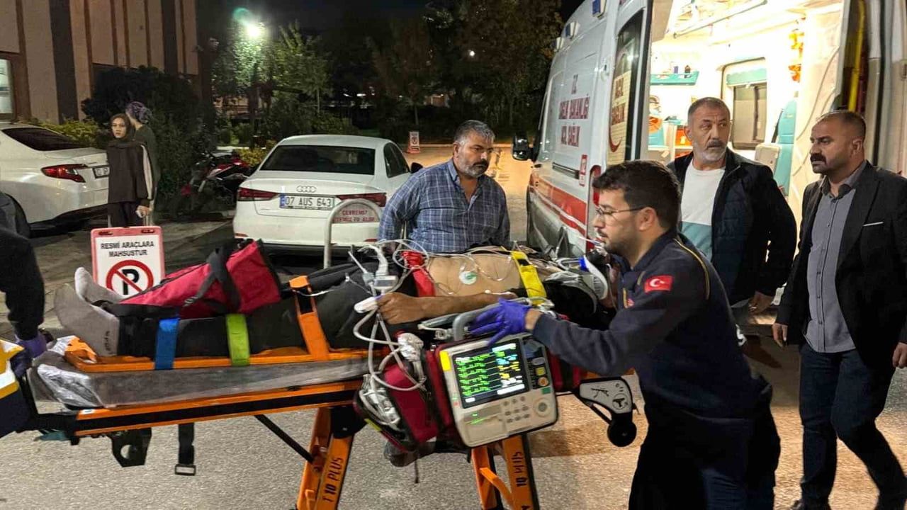 Ortanca yolunda çarpışma: Kahta'da dört kişi yaralandı, birinin durumu ağır