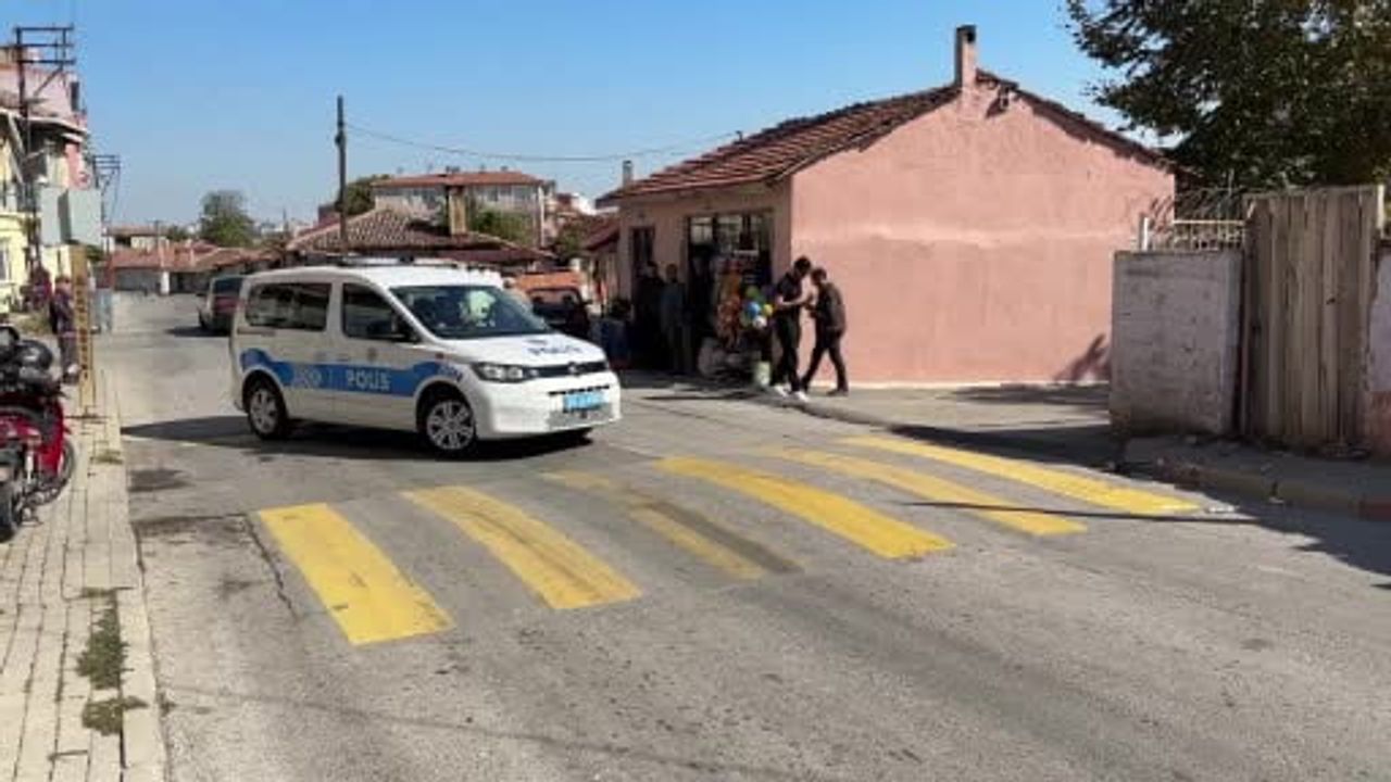 Ortaokul çantasında bulunan kuru sıkı tabanca öğrenci ve ailesinin gözaltına alınmasına yol açtı