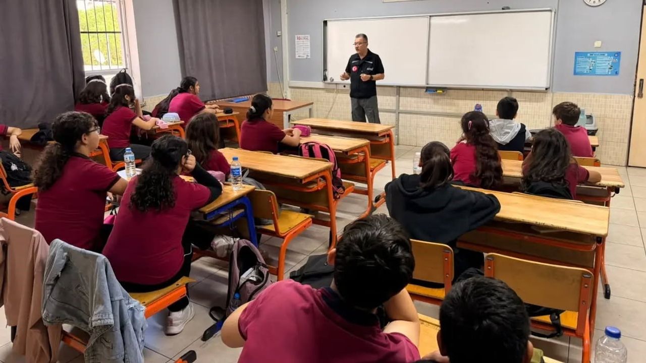 Ortaokulda öğrencilere afet bilinci: tatbikatla eğitim pekiştirildi