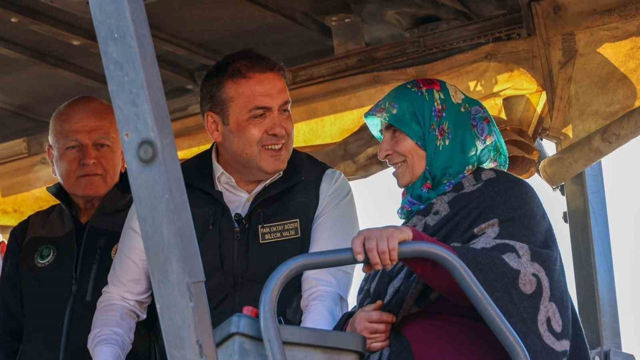 Osmaneli'de üç köyün ulaşımına nefes aldıracak 8 kilometre sıcak asfalt çalışması başladı
