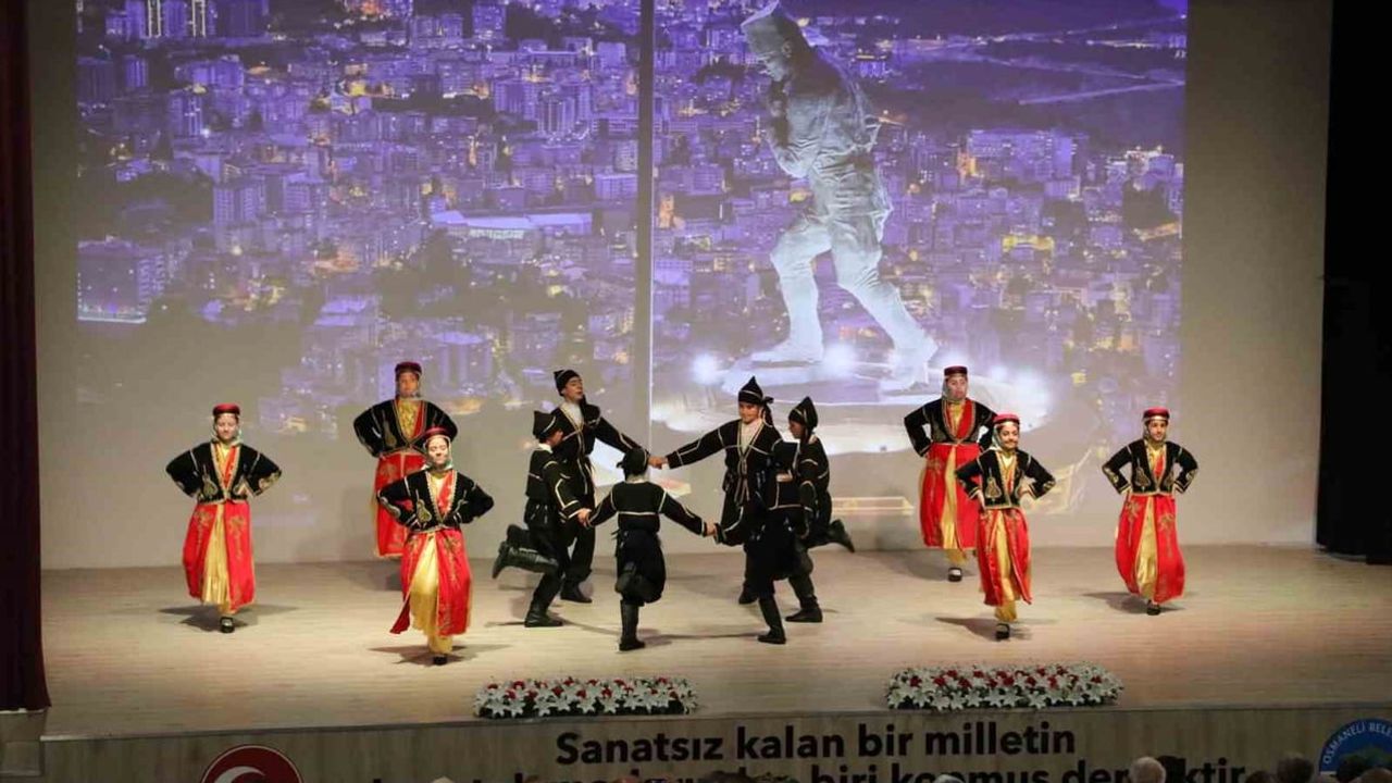 Osmaneli'nin yeni sahnesi: kongre merkezi ilk etkinlikle sanatseverleri ağırladı