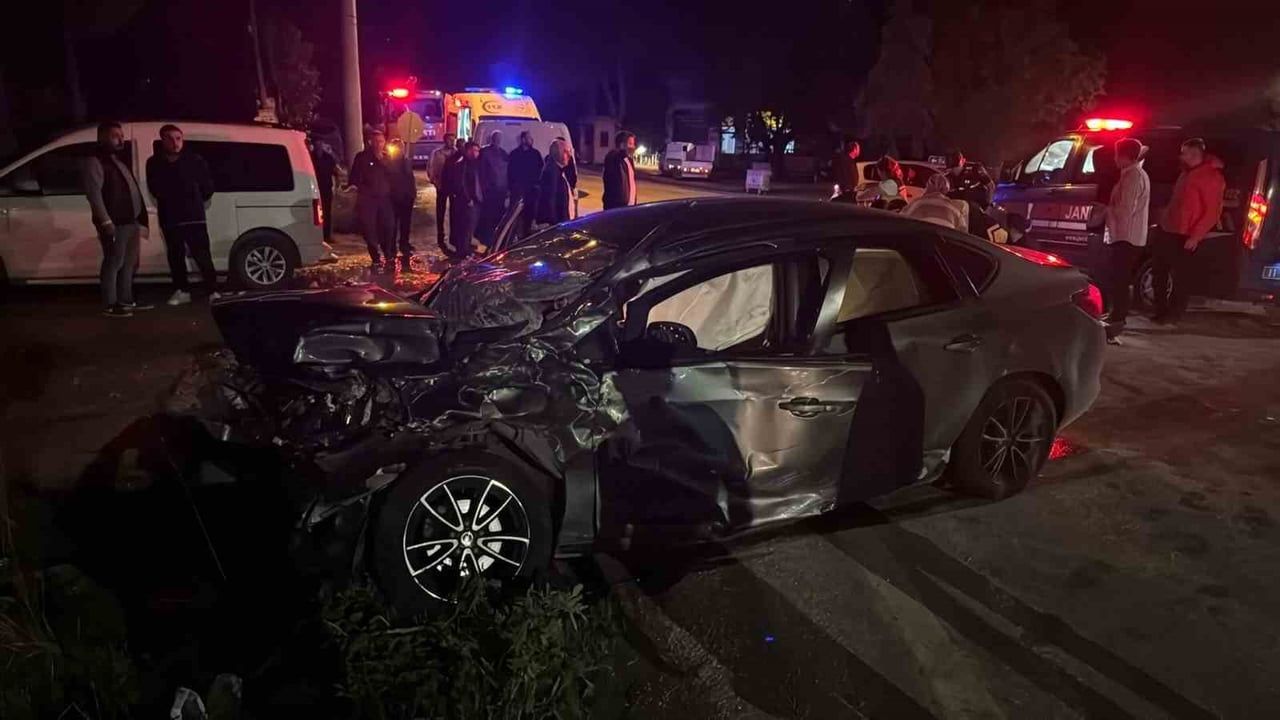 Osmaneli yakınlarında gece kaza: tır otomobile çarptı, beş yaralı