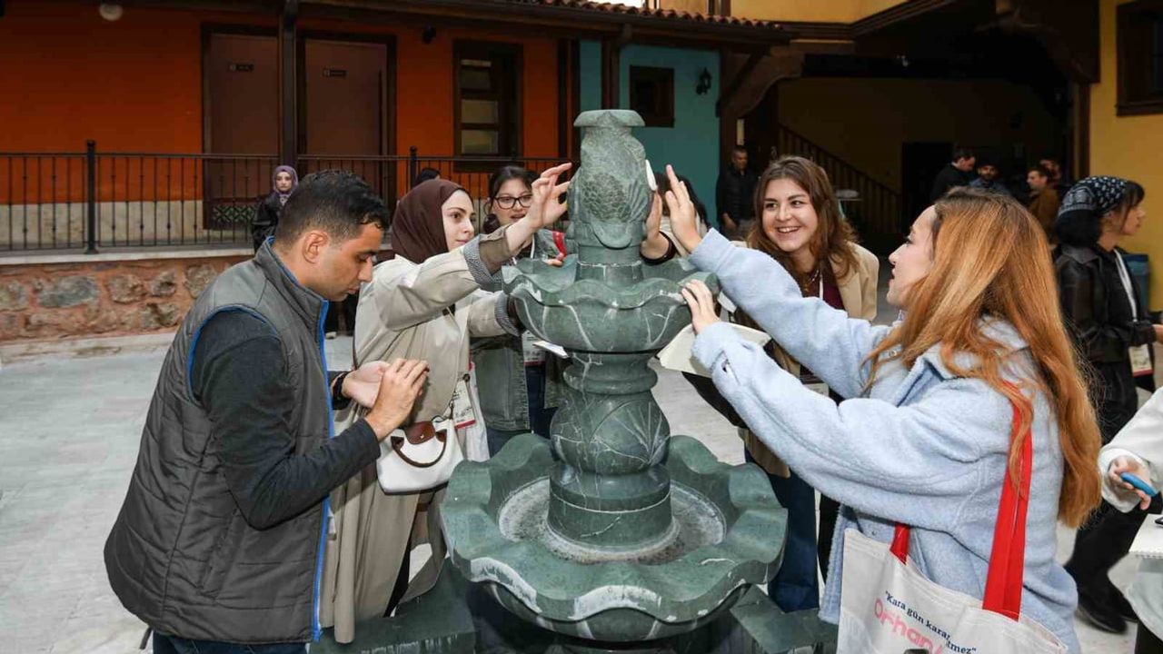 Osmangazi gençleri Bursa'nın tarih sokaklarında buluşturdu