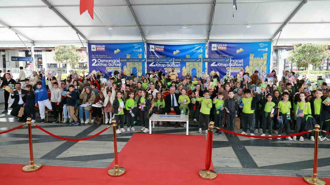 Osmangazi meydanı’nda kitap ve yazarların canlı buluşması