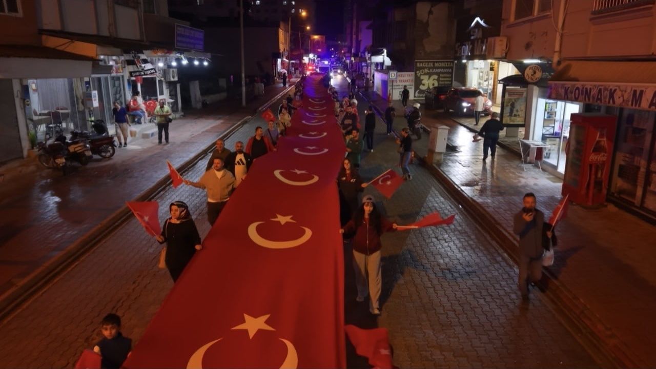 Osmaniye’de cumhuriyetin 103. yılı 103 metrelik Türk bayrağıyla kutlandı