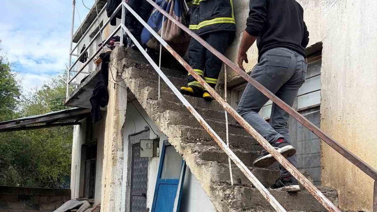 Osmaniye'de Kadirli ilçesine bağlı Aydınlar köyünde ev yangını: yalnız yaşayan kişi hayatını kaybetti