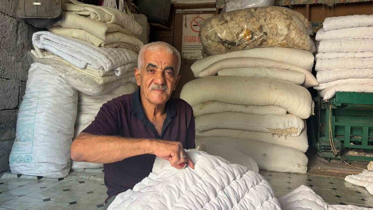 Osmaniye’nin 10 metrekarelik dükkânında 54 yıl: yorgancılığın son ustası