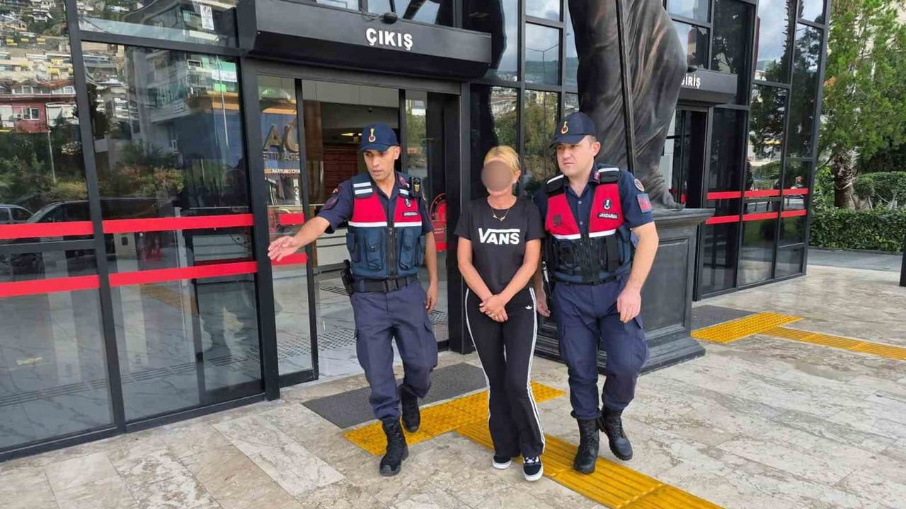 Otelde itme sonucu düşen polonyalı turist yaşamını yitirdi, eş tutuklandı