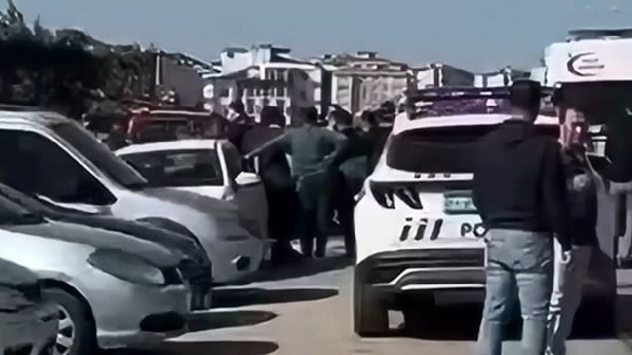 Oto galericiler sitesinde silahlı kavga: 1 kişi ayağından yaralandı