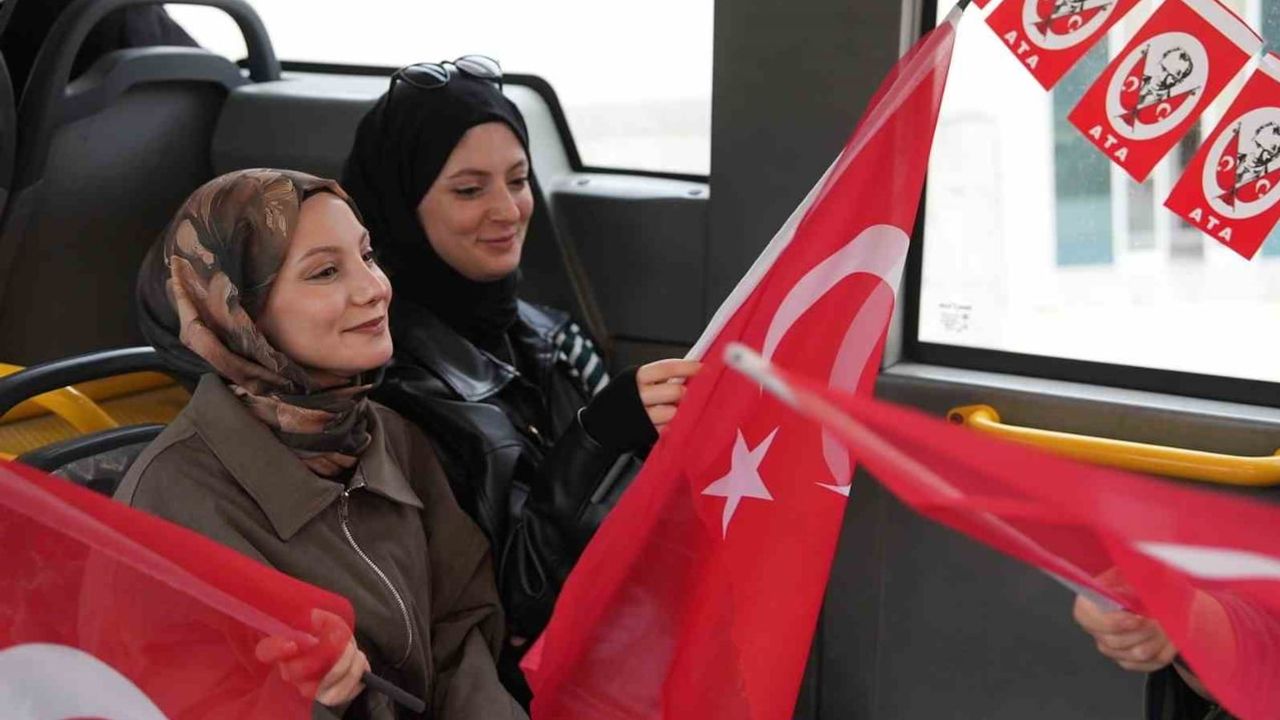 Otobüste 29 Ekim'de beklenmedik Cumhuriyet coşkusu