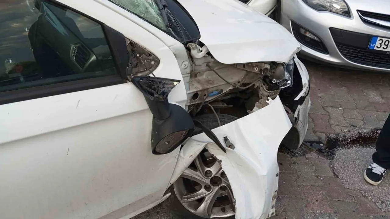 Otoparka giren araç hastane önünde durdu, personel ilk müdahaleyi yaptı