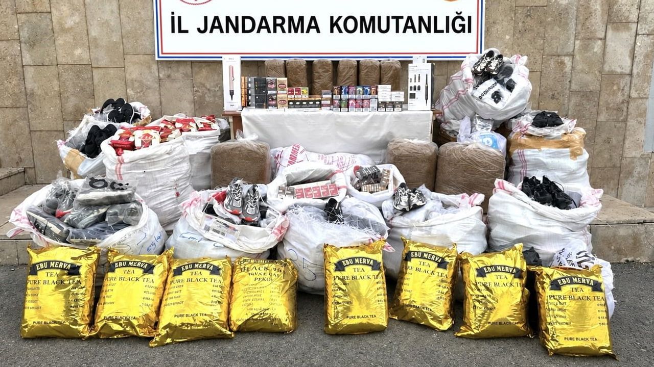 Otoyol gişelerinde durdurulan araçta piyasa değeri 2,8 milyon liralık kaçak eşya ele geçirildi