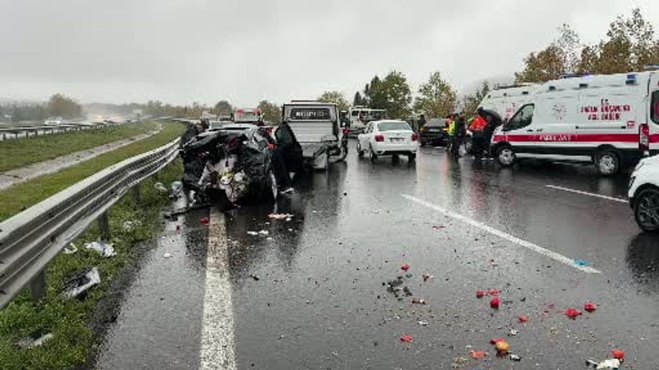 Otoyolda çarpışma, doktorun kalp masajı hayat kurtardı; Üsküdar başkan vekili yaralandı
