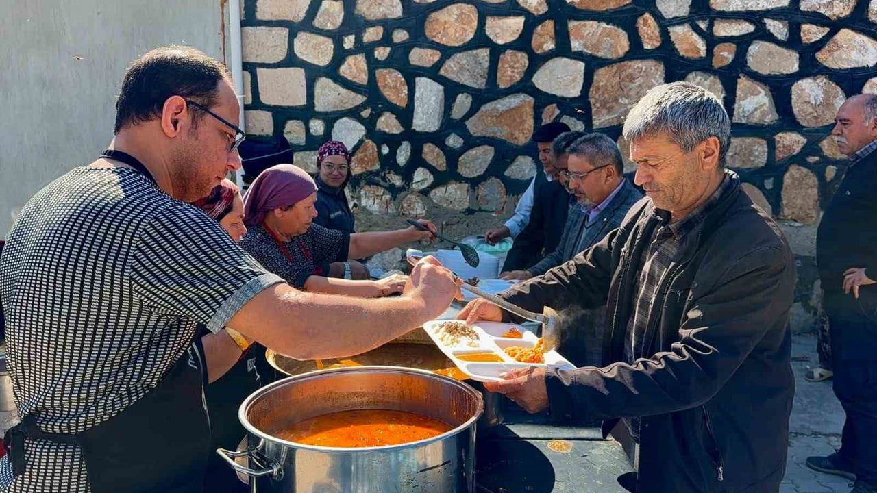 Özburun'da mevlitle yad edilen vefa ve dayanışma