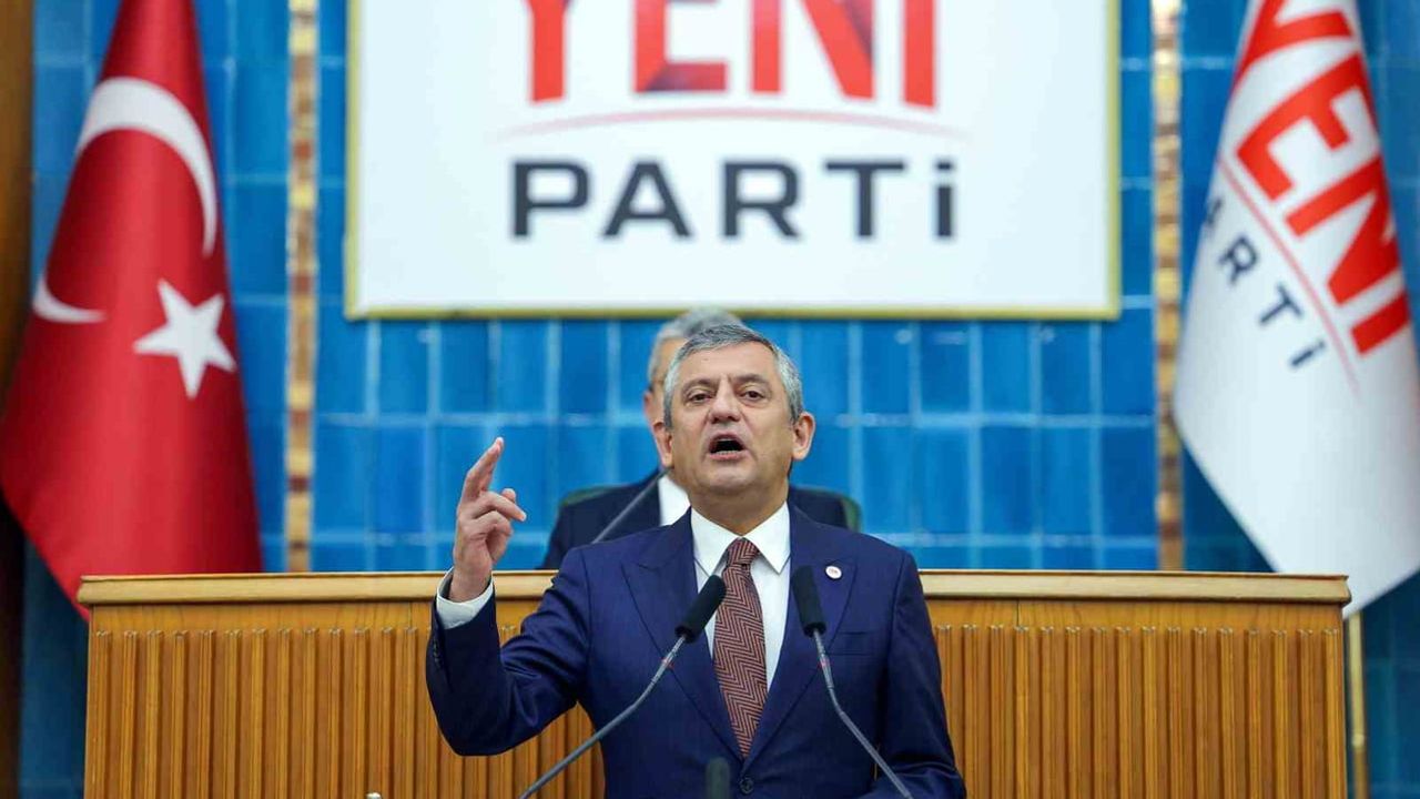Özel'den uyarı: yanlış tuğla ile örülen duvar eninde sonunda herkesi ezer
