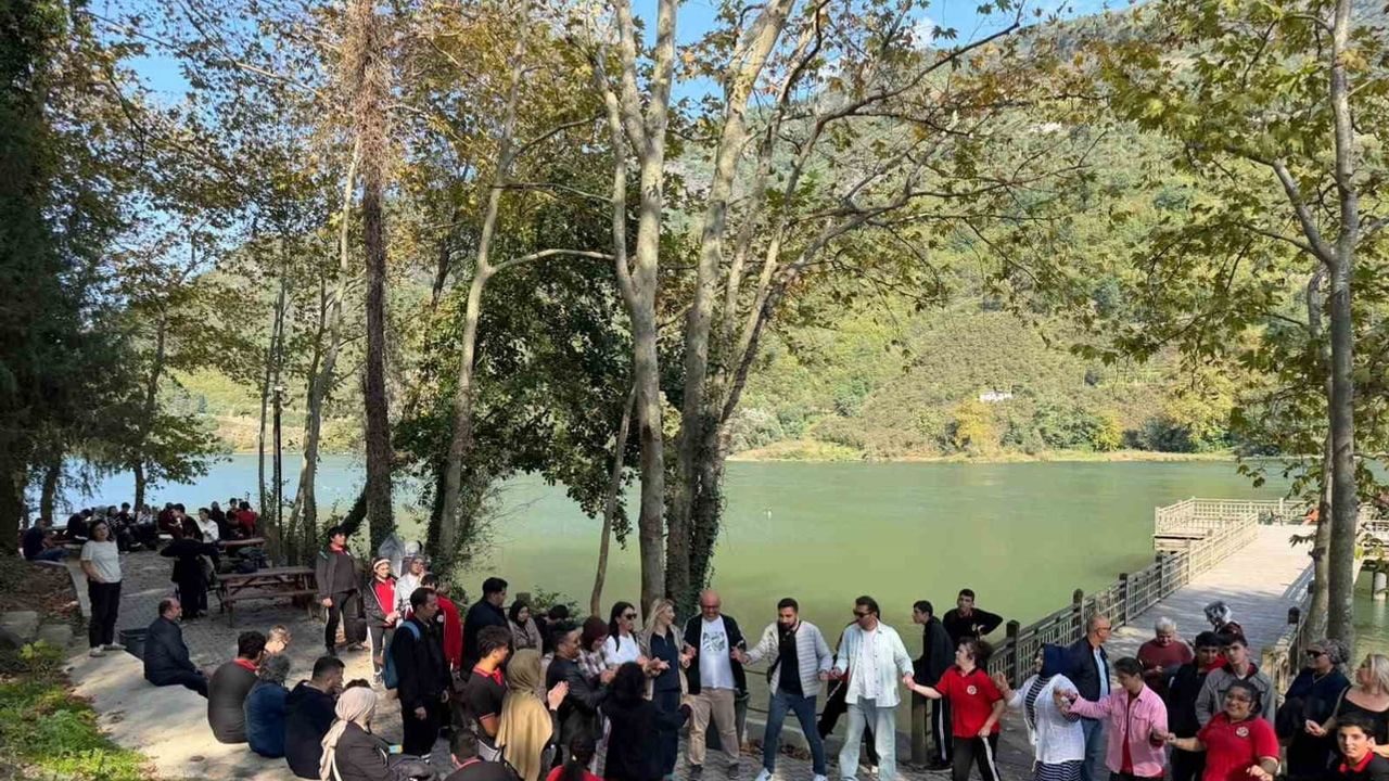 Özel öğrenciler Ayvacık kıyılarında dayanışma ve doğa gününde buluştu