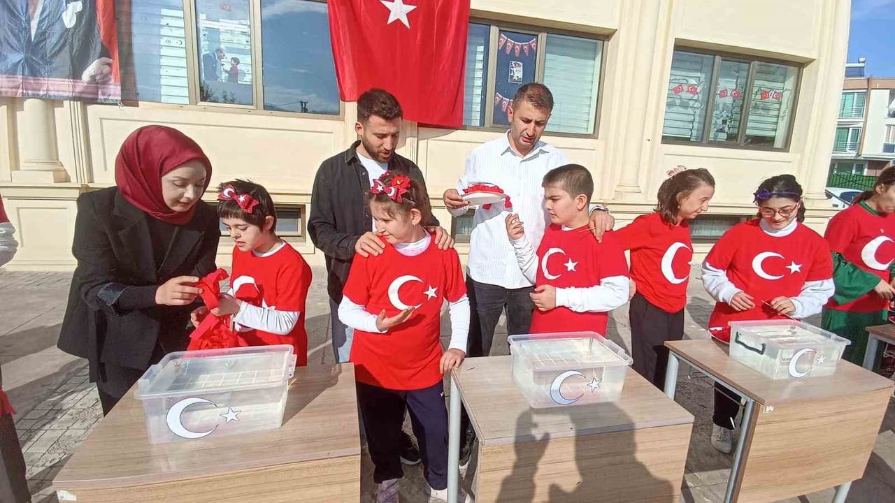 Özel öğrenciler Havza'da cumhuriyet coşkusunu sahneledi