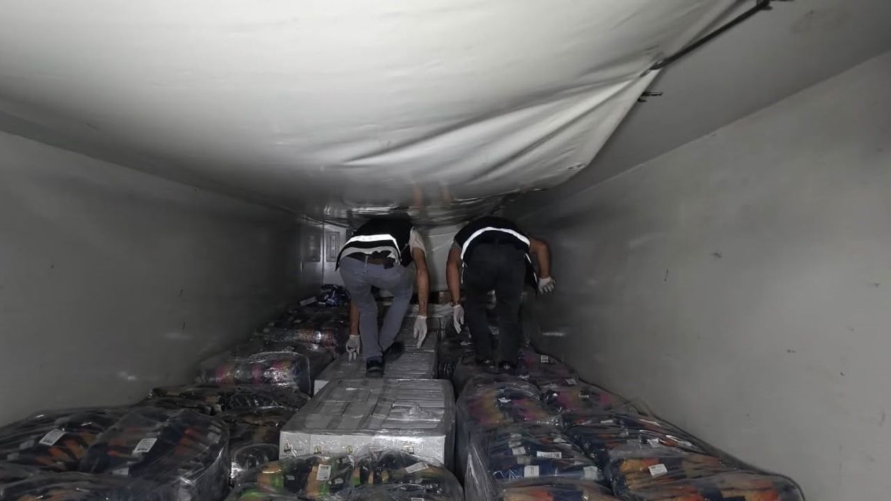 Paketli gıdanın arasından çıkan kaçak: 95 bin paket elektronik sigara tütünü ele geçirildi