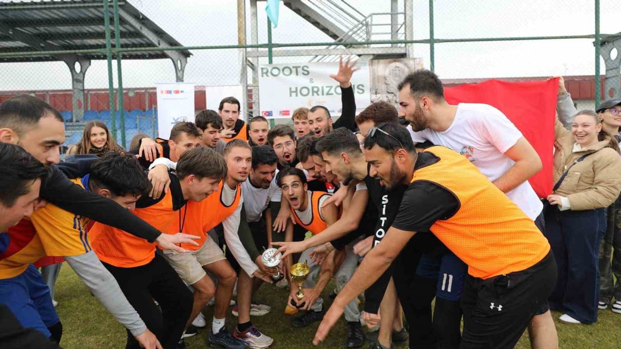Palandöken'de dostluk sahaya yansıdı: Türkiye ve Avrupa 2-2 berabere