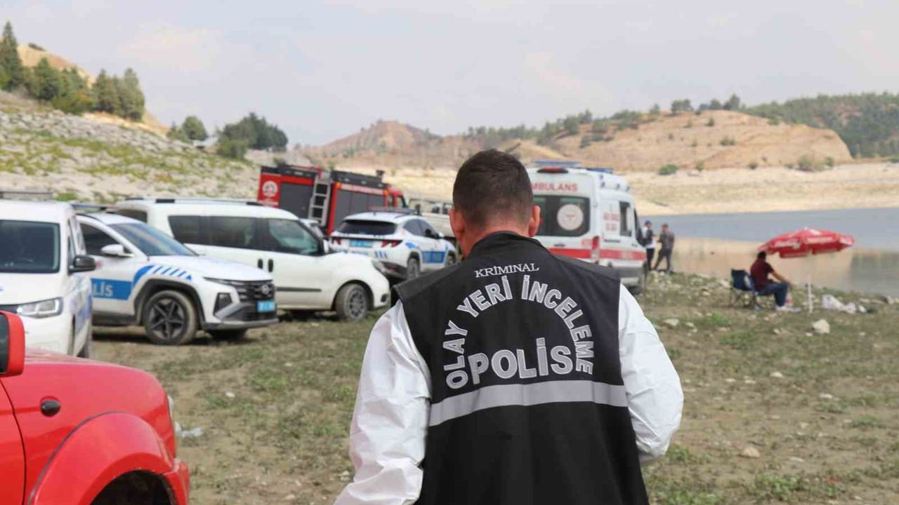 Pamukkale'de su yüzeyinde bulunan erkek cesedinin kimliği araştırılıyor