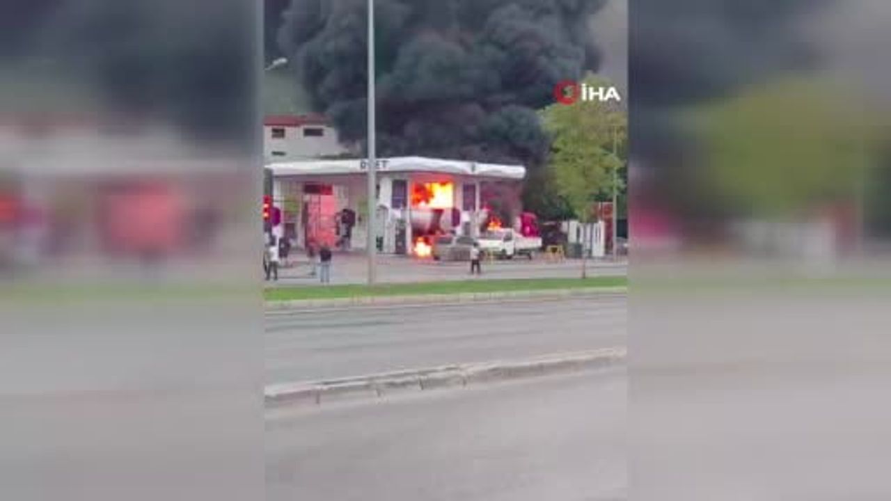 Pamukkale'de yakıt aktarımı sırasında tanker ikiye bölündü, itfaiye alevlerle mücadele ediyor